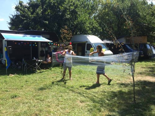 Beach tennis net made out of cling foil