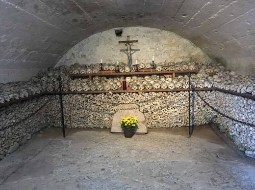 The crypt with the painted sculls