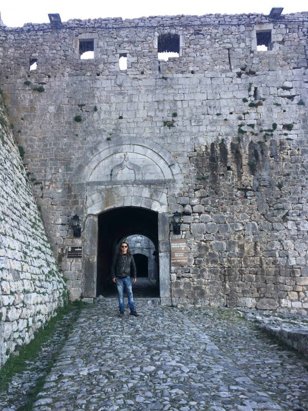 Mike at the entrance to Rozafa castle
